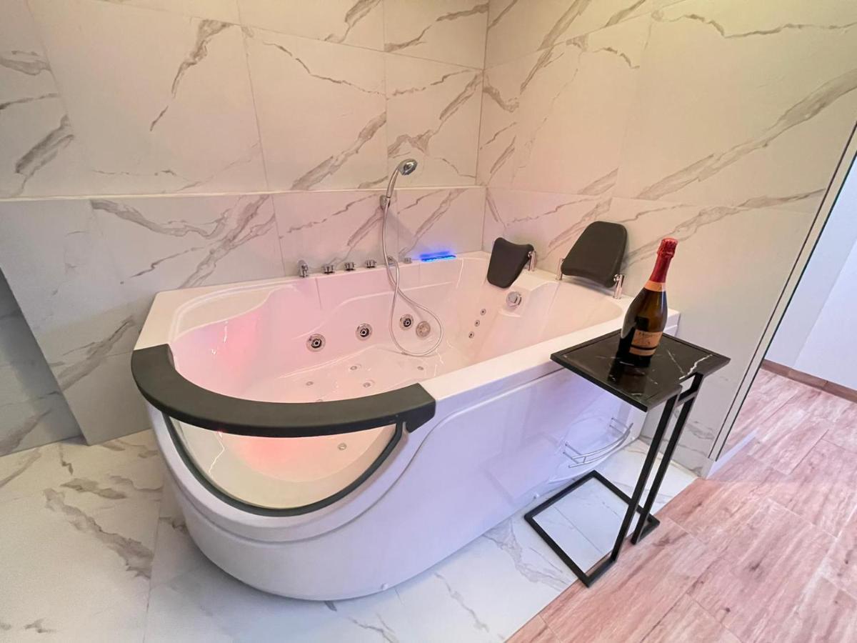 Yourapart Jacuzzi Przy Zamku Krolewskim Warsawa Bagian luar foto